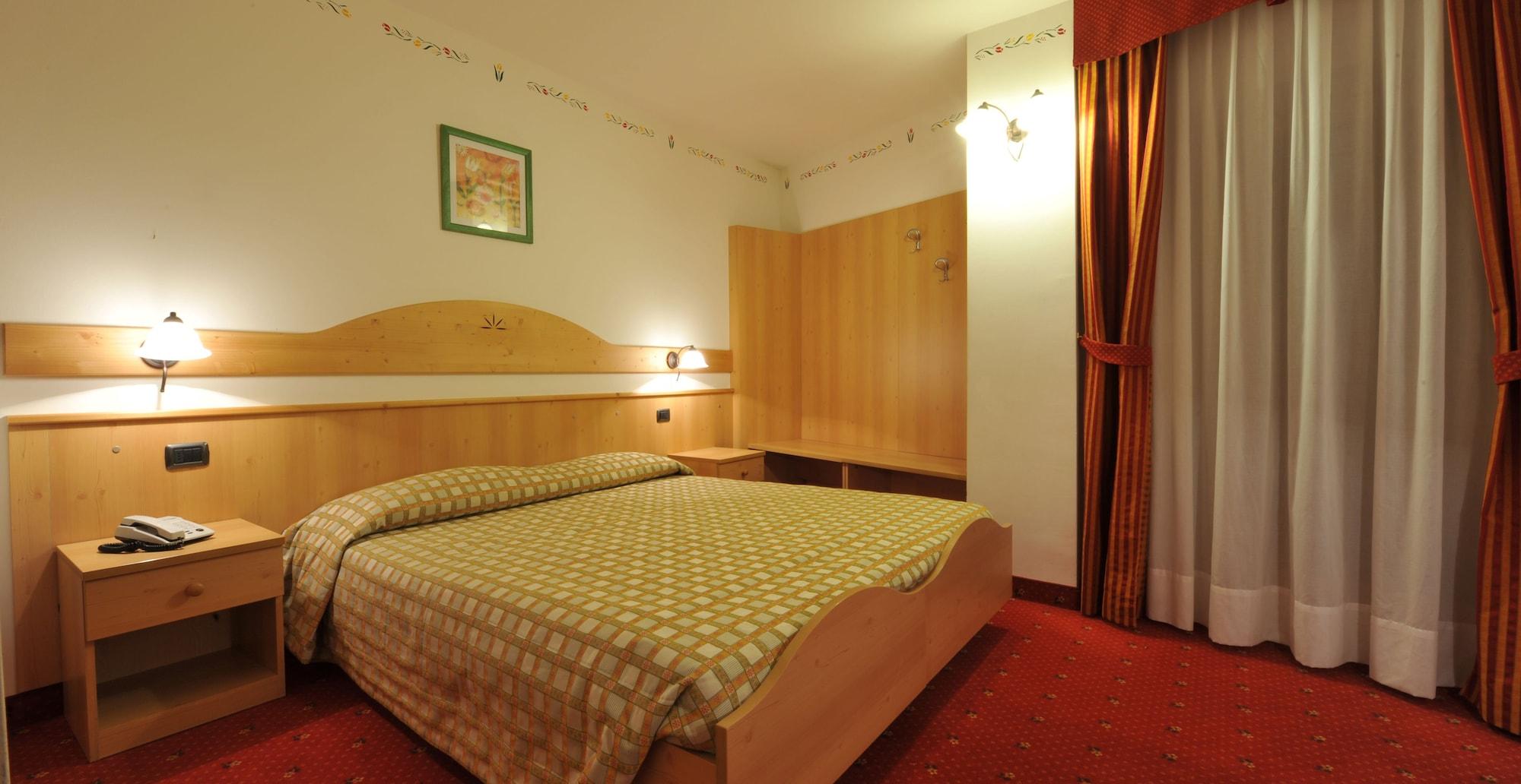 פאסו דל טונלה Hotel Adamello מראה חיצוני תמונה