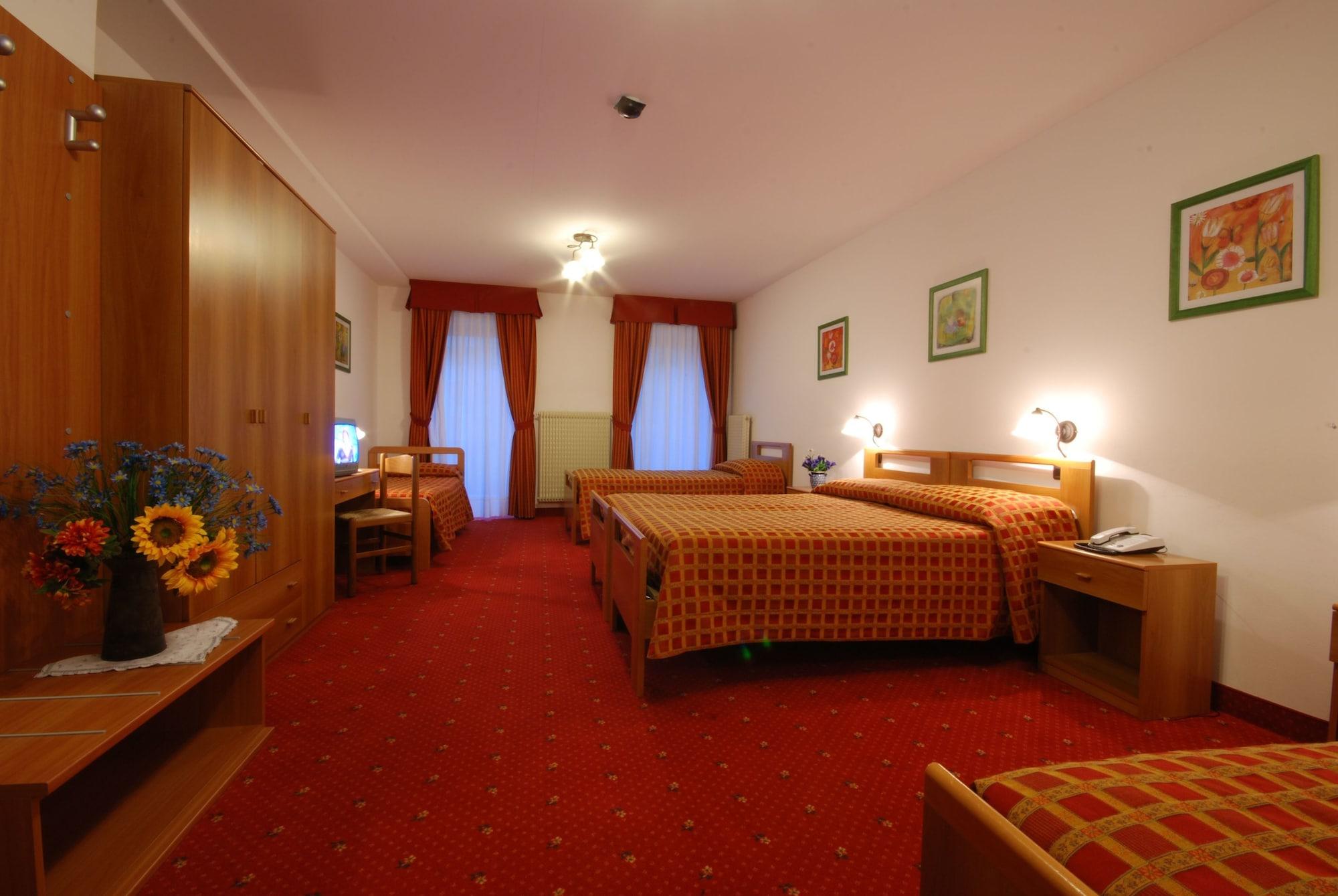 פאסו דל טונלה Hotel Adamello מראה חיצוני תמונה