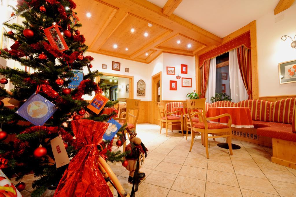 פאסו דל טונלה Hotel Adamello מראה חיצוני תמונה