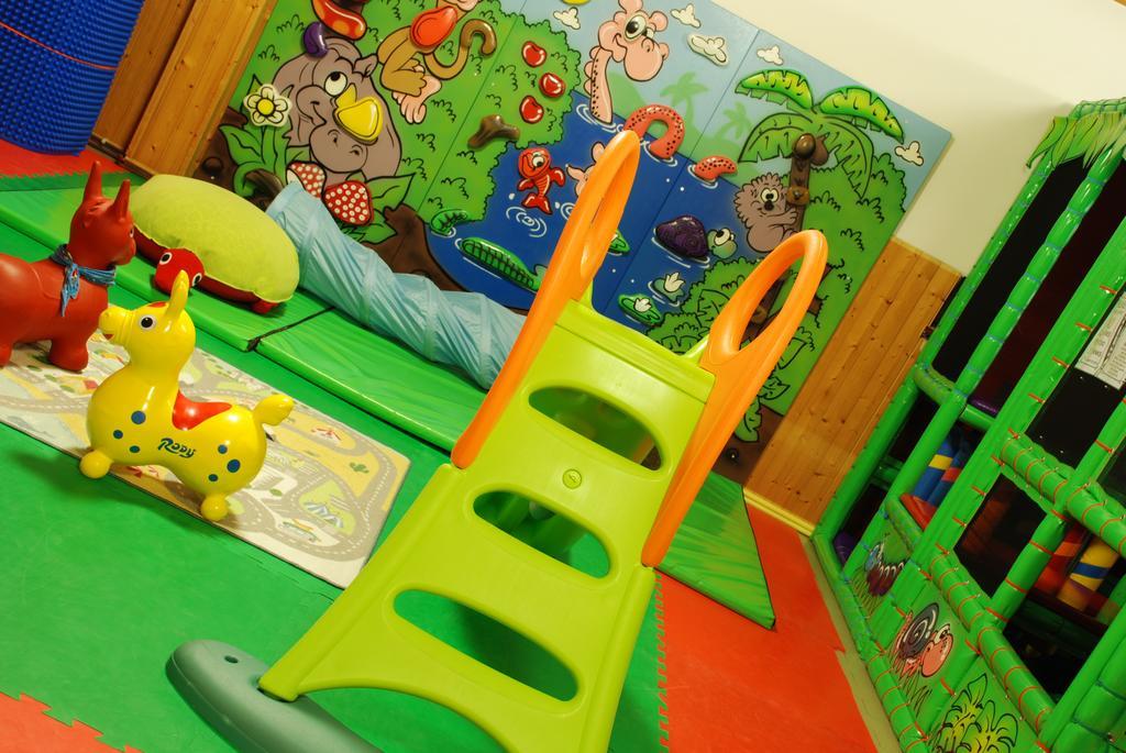 פאסו דל טונלה Hotel Adamello מראה חיצוני תמונה