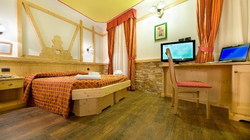 פאסו דל טונלה Hotel Adamello מראה חיצוני תמונה