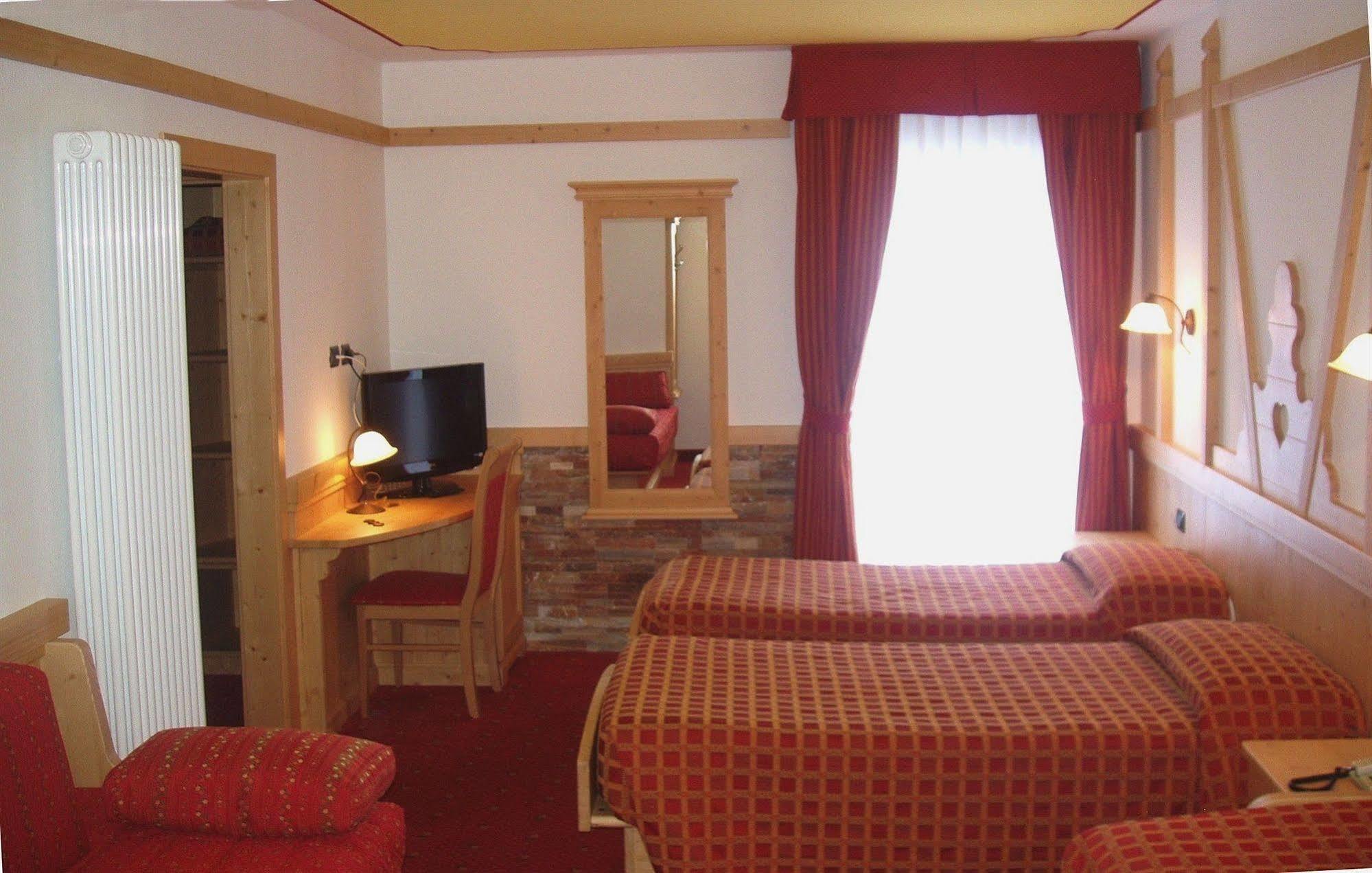 פאסו דל טונלה Hotel Adamello מראה חיצוני תמונה