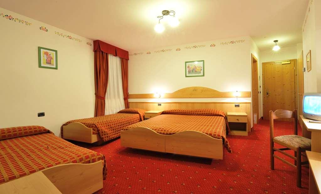 פאסו דל טונלה Hotel Adamello חדר תמונה
